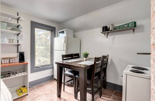Bankview House | "Oakwoods" 1BR Suite in Bankview