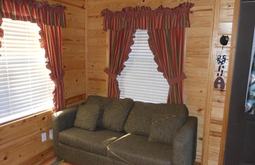Descanso Resort | Oakzanita Springs Camping Resort Cabin 2