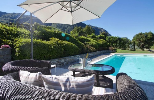 Castelveccana Apartment | Oasi di Castelveccana Apt Pool and View