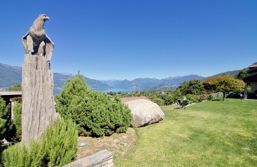 Castelveccana Apartment | Oasi di Castelveccana Apt Pool and View