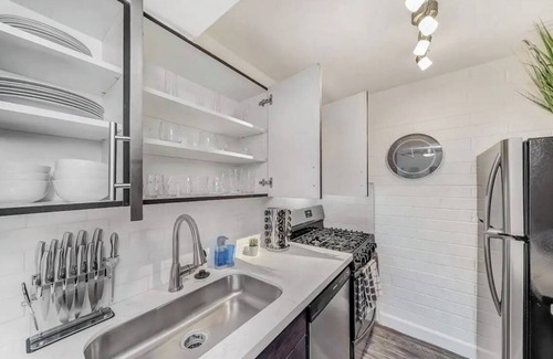 Encanto Apartment | Oasis 1Bd/1Ba Retreat w/Gym & Firepit!
