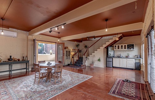 Shelbyville House | oasis 522!