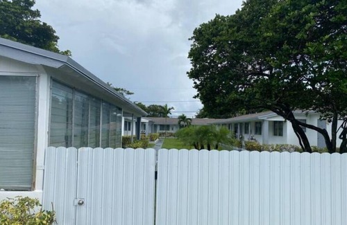 Highland Garden Condo | Oasis at Hollywood II - Sleep 3 Unit 12