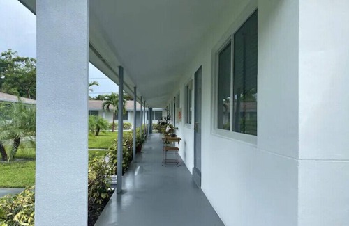 Highland Garden Apartment | Oasis at Hollywood II - Sleep 2 - Unit 4