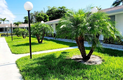 Highland Garden Apartment | Oasis at Hollywood ll - Sleep 3- Unit 11