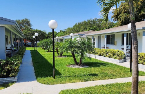 Highland Garden Apartment | Oasis at Hollywood ll - Sleep 3- Unit 11