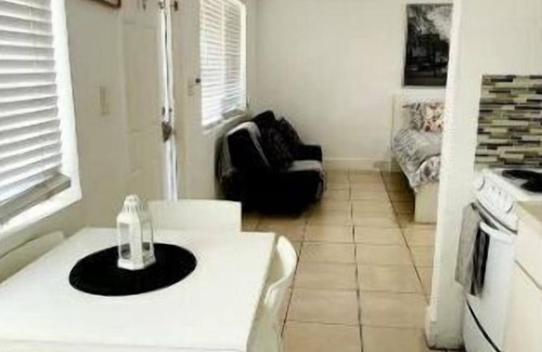 Highland Garden House | oasis at hollywood ll unit 8-sleeps 3