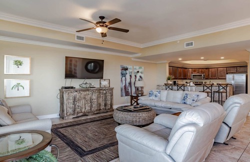 Orange Beach Condo | Oasis, Bar/Restaurant on site! Lazy river and Slide!