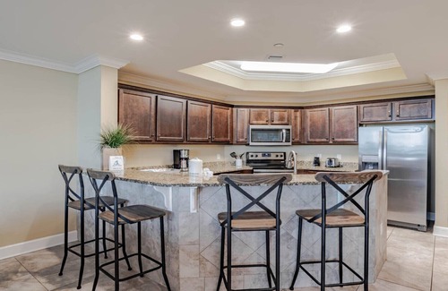 Orange Beach Condo | Oasis, Bar/Restaurant on site! Lazy river and Slide!