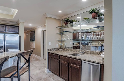 Orange Beach Condo | Oasis, Bar/Restaurant on site! Lazy river and Slide!
