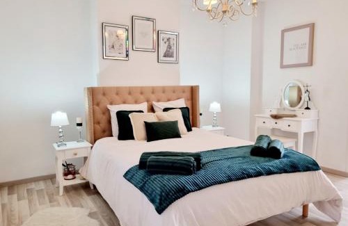 Cambrai Apartment | Oasis Citadine Terrasse intime jardin privatif en plein centre ville 70m2