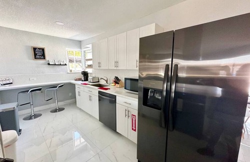 West Park House | OASIS close to Hard Rock Caffe & Hollywood Beaches