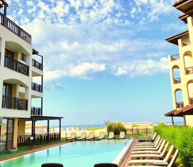 Lozenets Resort | Oasis Del Sol - Front Beach