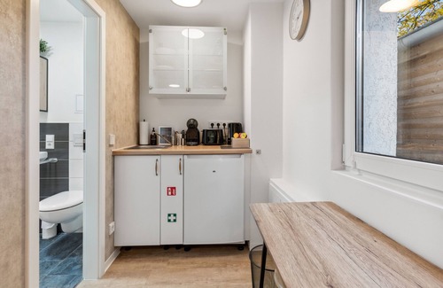 Eichwalde Apartment | Oasis for 2 - opened in 2023 - private bathroom, parking, Smart TV with Netflix