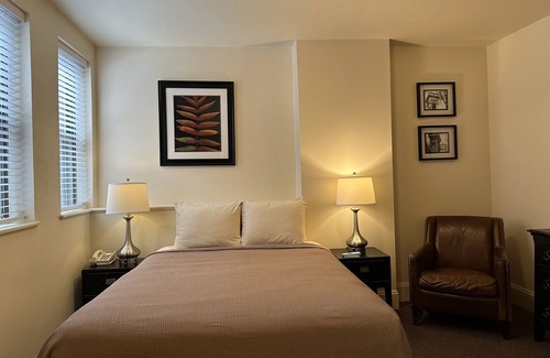 Fenway–Kenmore House | Oasis Guest House