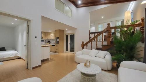 Seogyo-dong Apartment | Oasis Hongdae