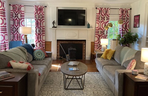 Kabrich Crescent House | Oasis in Blacksburg. Walk to VT. Artful decor, trails, huge yard w/ fire pit.