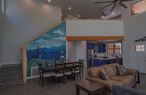 Sierra Pines Cabin | OASIS IN THE FOREST ON 1.25 ACRE BACKING TO NATIONAL FOREST WITH AC-PETS WELCOME