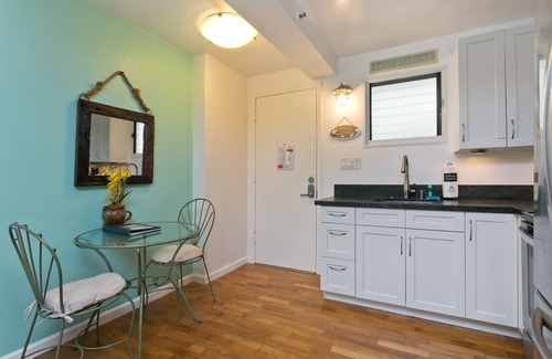 Waikiki Apartment | Oasis in Waikiki w/Pool ⛱-Steps to the Beach, Zoo, SunDeck Waikiki Grand Hotel®