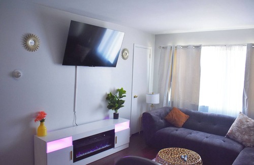 Linden Apartment | Oasis Near it All!