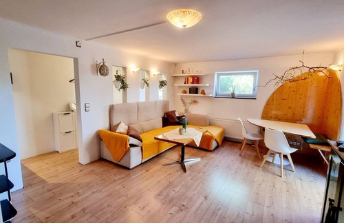 Laichingen Apartment | Oasis of peace at the edge of the forest - parents and up to 5 children are welcome on 90 square meters