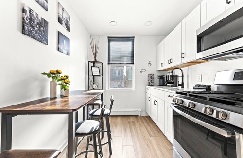 West New York Apartment | Oasis on the Hudson River: NYC Views & Vibes, Charming 2 Bedroom with Wifi