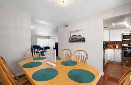 Villa Green Condo | Oasis Paradise in Arcadia | Pool+Hot Tub | Views!
