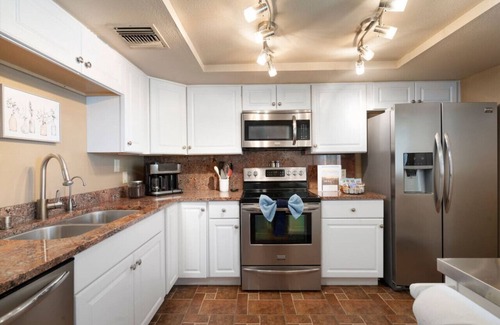 Villa Green Condo | Oasis Paradise in Arcadia | Pool+Hot Tub | Views!