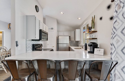 Deer Valley House | Oasis Phoenix Private Pool, HOT TUB, Corn Hole, BBQ, Fire Pit and Games