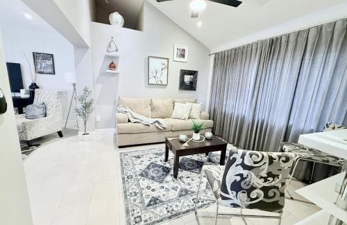 Coral Way House | Oasis pool in Miami, Coconut Gove, UM, Downtown Miami