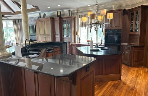 Frankfort House | Oasis Pool Retreat 8 Bedrooms New Management