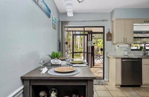 Crystal River House | Oasis privacy Pool Game room 3 mins Sister Spring