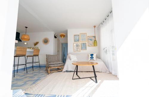 La Marsa Apartment | Oasis Santorina Pool Sea Sky