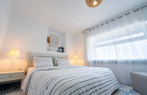 La Marsa Apartment | Oasis Santorina Pool Sea Sky