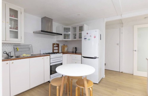 Boondall House | Oasis Suite- close to airport (sleep 5 people)