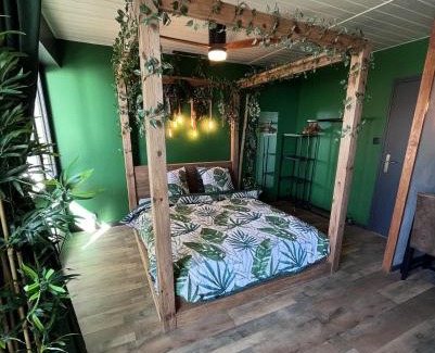 Saint-Hilaire-de-Riez Apartment | Oasis Tropical & Sauna