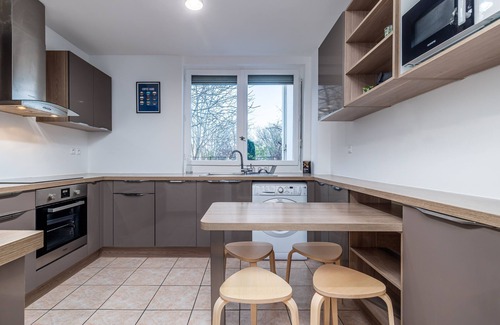 Villejuif Apartment | Oasis Urbaine for 8 Near Paris