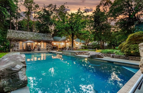 Old Town House | Oasis: Walk to Village, Heated Pool, Putting Green,Fire Pit, Hot Tub, 3 houses