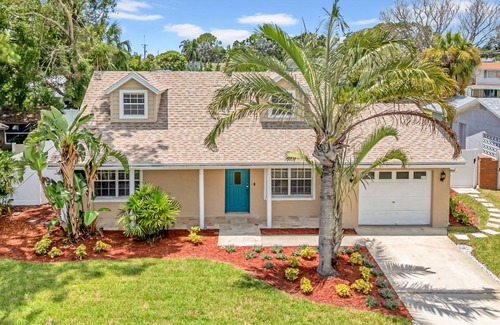 Bay Crest Park House | Oasis49 | spacious 4-bedroom getaway with pool!