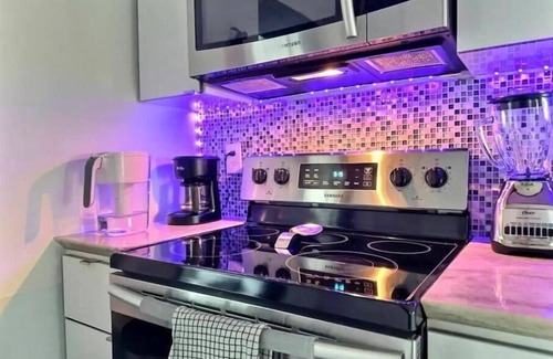 Gladeview House | OasisStyle Jacuzzi Glamping Gym Parking BBQ Secure