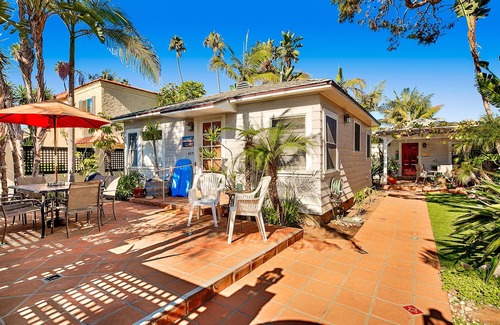 Ocean Beach Cottage | OB Palms, tropical gardens, spa and dog bath in Ocean Beach,