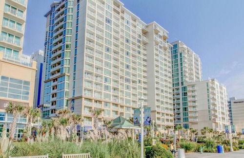 Northeast Virginia Beach House | OBC 2 bedroom Ocean Front · Ocean Front, 2 Bedroom Suite!