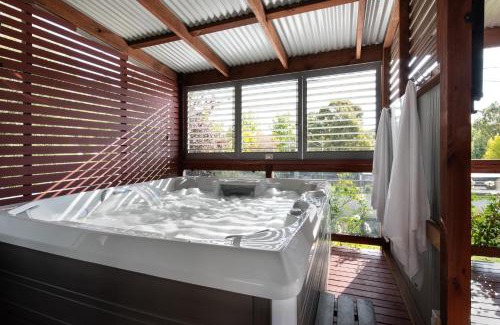 Hepburn Springs House | Oblique