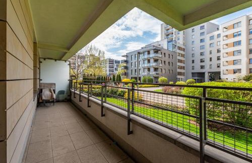 Mokotow Apartment | Obrzeżna 1 by Homeprime