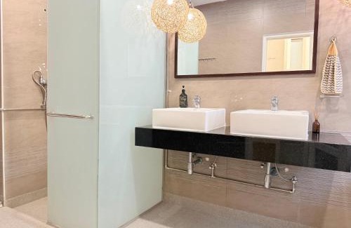 Tanjung Bungah Villa | Ocean 19 Shamrock Villa Beachfront Big Group 4 Bedroom 5 Bathroom with Pool