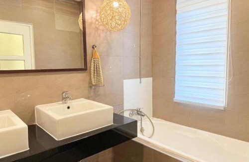 Tanjung Bungah Villa | Ocean 19 Shamrock Villa Beachfront Big Group 4 Bedroom 5 Bathroom with Pool