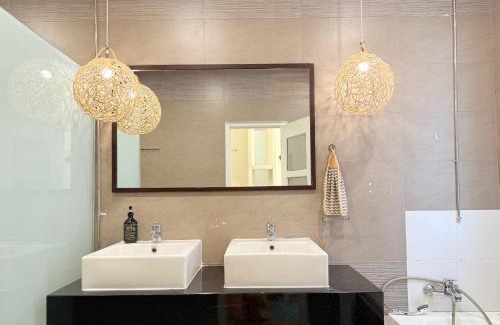 Tanjung Bungah Villa | Ocean 19 Shamrock Villa Beachfront Big Group 4 Bedroom 5 Bathroom with Pool
