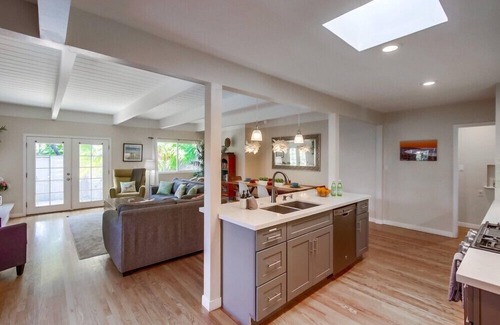 North Pacific Beach House | Ocean 2 Blocks * Private Backyard * A/C * 2 Dogs OK
