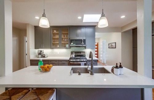 North Pacific Beach House | Ocean 2 Blocks * Private Backyard * A/C * 2 Dogs OK