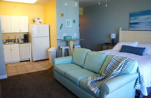Panama City Beach Apartment | Ocean AND pool view with beach chairs & reserved parking space!